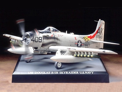 1/48 ダグラス A-1H スカイレイダー アメリカ海軍